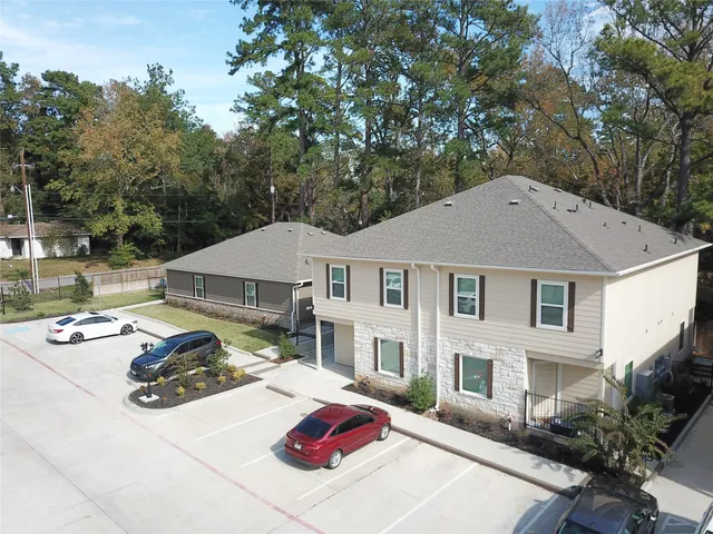 $1,275 | 615 Hayman Street, Huntsville, TX 77340