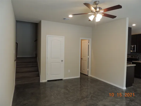 $1,275 | 615 Hayman Street, Huntsville, TX 77340