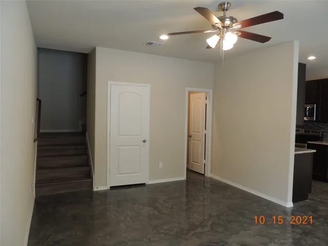 $1,275 | 615 Hayman Street, Huntsville, TX 77340
