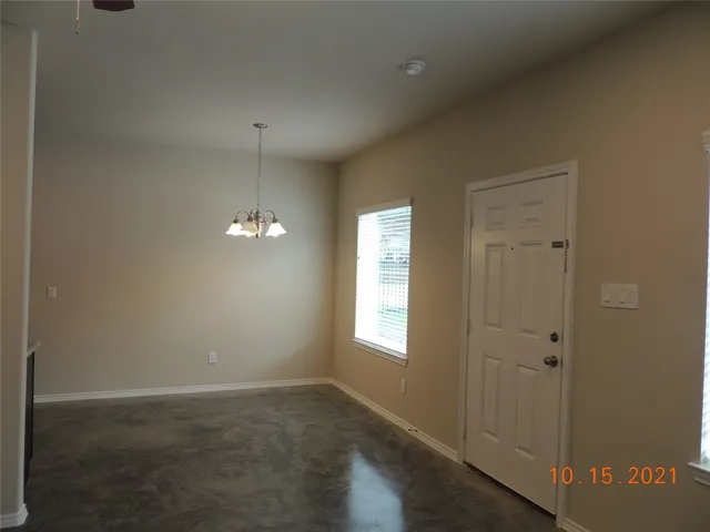 $1,275 | 615 Hayman Street, Huntsville, TX 77340