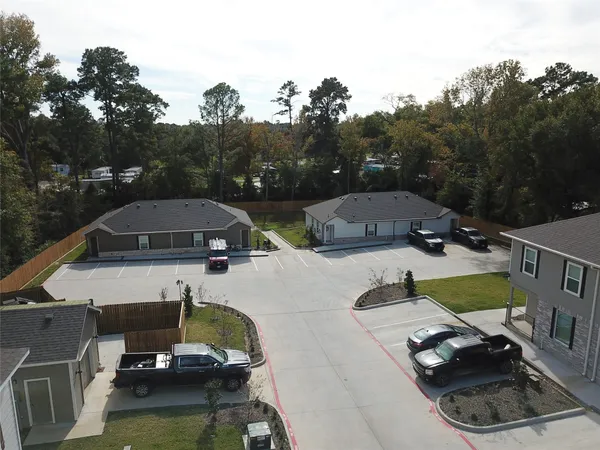 $1,275 | 615 Hayman Street, Huntsville, TX 77340