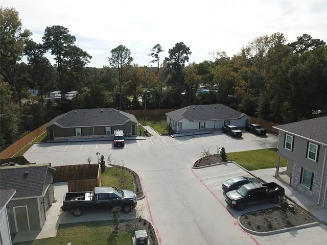 $1,275 | 615 Hayman Street, Huntsville, TX 77340