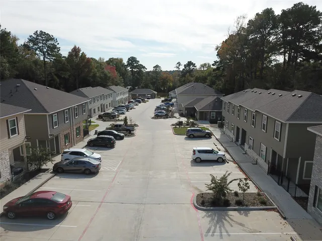 $1,275 | 615 Hayman Street, Huntsville, TX 77340