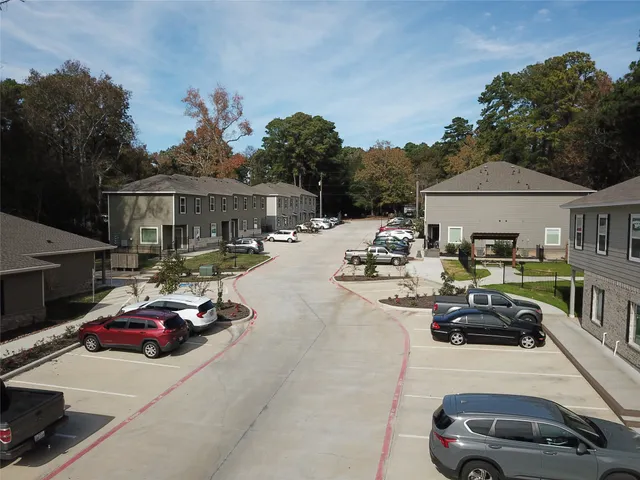 $1,275 | 615 Hayman Street, Huntsville, TX 77340