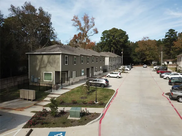 $1,275 | 615 Hayman Street, Huntsville, TX 77340