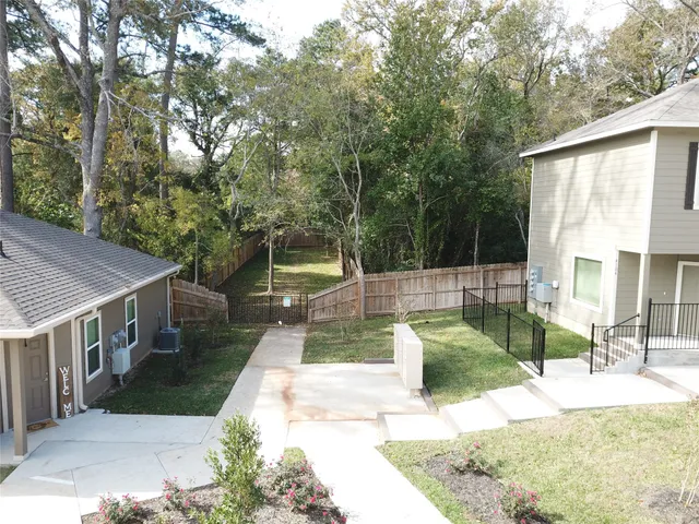 $1,275 | 615 Hayman Street, Huntsville, TX 77340