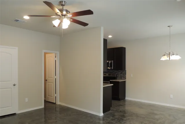 $1,275 | 615 Hayman Street, Huntsville, TX 77340