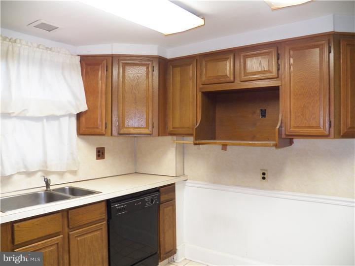 12 North Overhill Road Media, PA 19063 - Photo 4 of 13