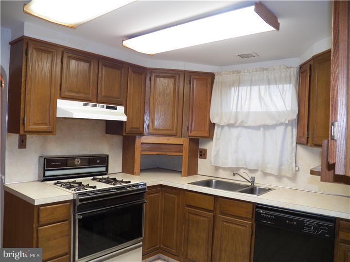 12 North Overhill Road Media, PA 19063 - Photo 5 of 13