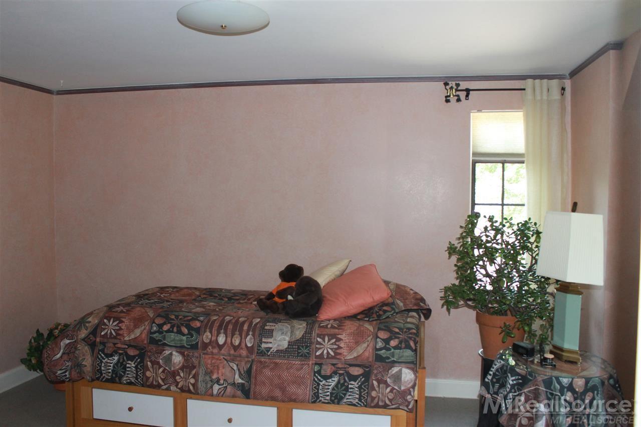 729 Pemberton Road Grosse Pointe, MI 48230 - Photo 27 of 46 31318930-26.JPG