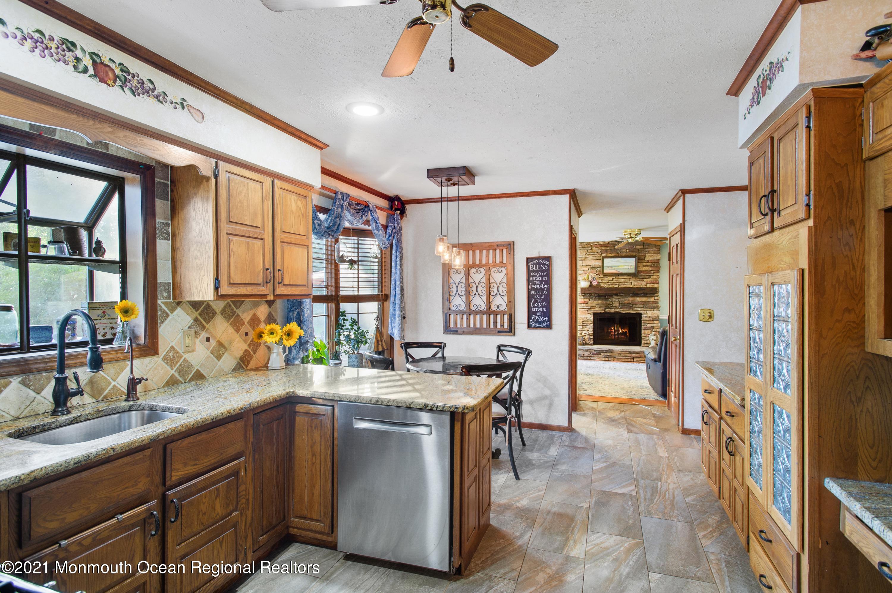 131 Bar Harbor Road Freehold, NJ 07728 - Photo 3 of 31 28_131BarHarborRd_177002_Kitchen_HiRes