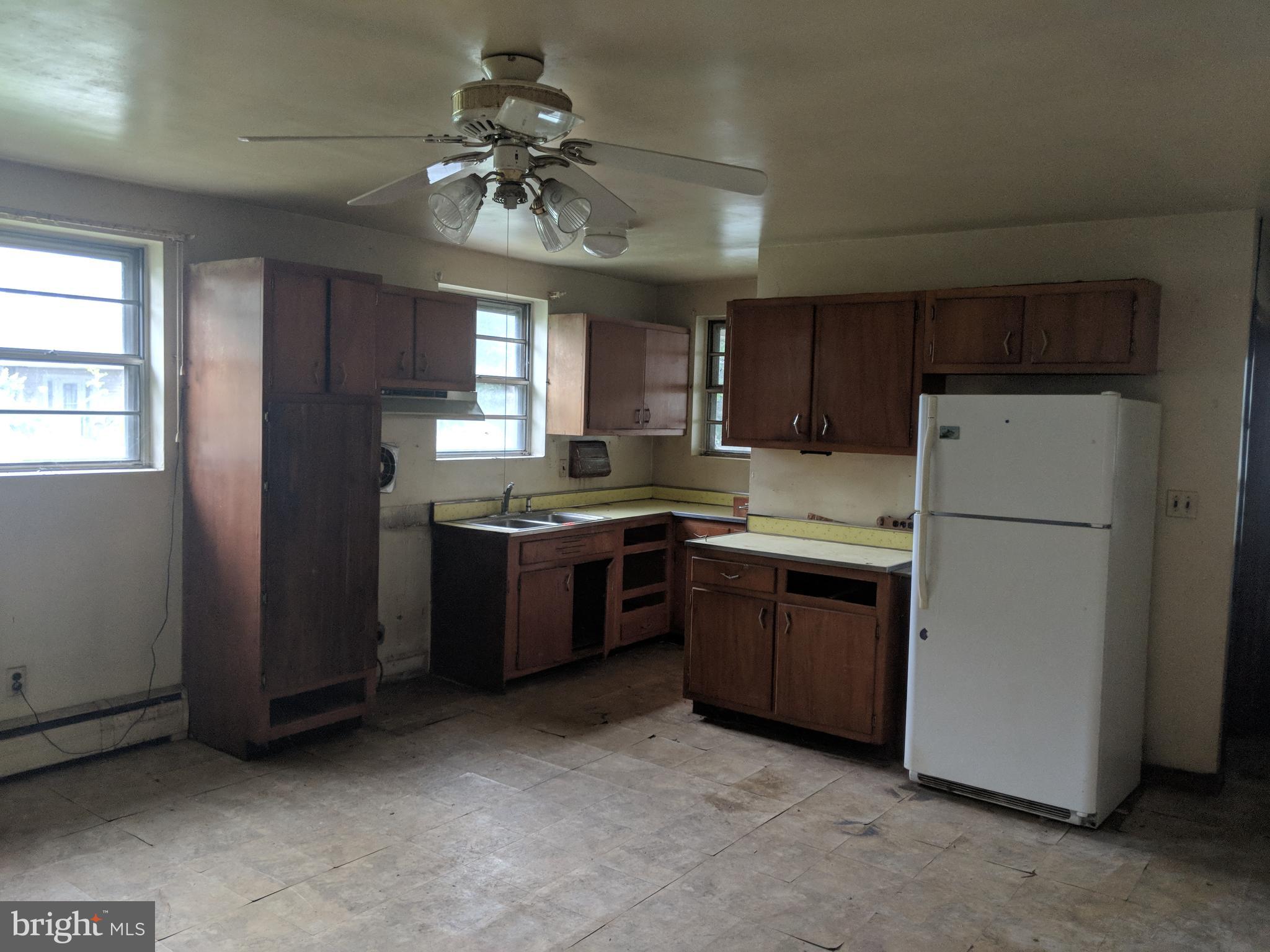 7305 Manchester Road Baltimore, MD 21222 - Photo 6 of 30 Kitchen