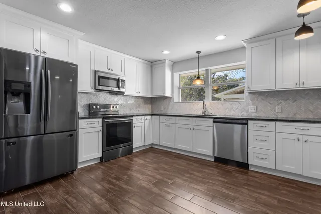 $869,000 | 517 Martin Avenue, Ocean Springs, MS 39564