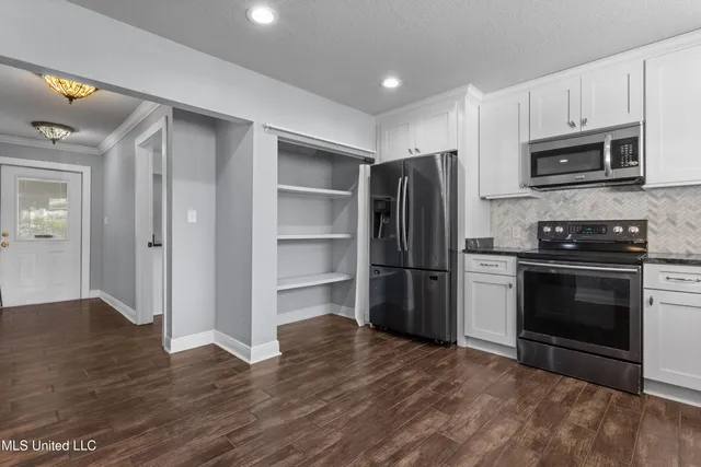 $869,000 | 517 Martin Avenue, Ocean Springs, MS 39564