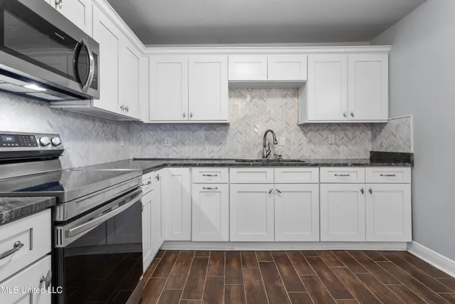 $869,000 | 517 Martin Avenue, Ocean Springs, MS 39564