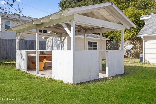 $869,000 | 517 Martin Avenue, Ocean Springs, MS 39564