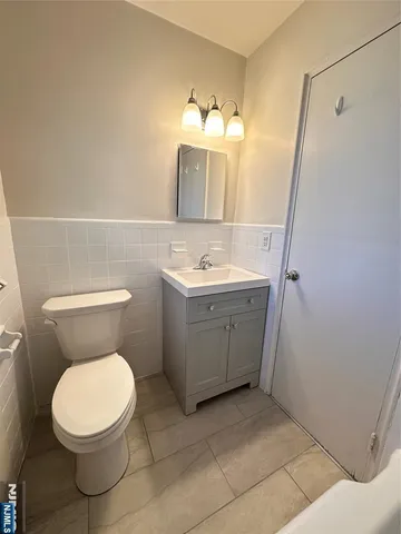 $1,850 | 241 West Passaic Street, Unit 12B, Rochelle Park, NJ 07662