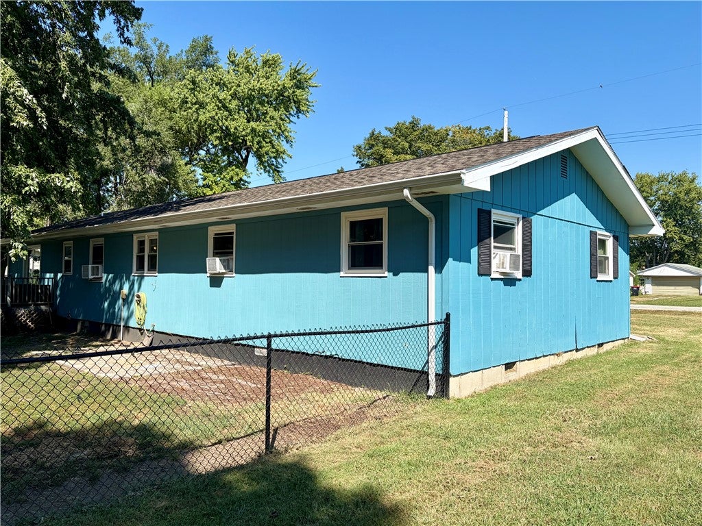 327 West Samuel Street Assumption, IL 62510 - Photo 6 of 31 Gallery Image 6
