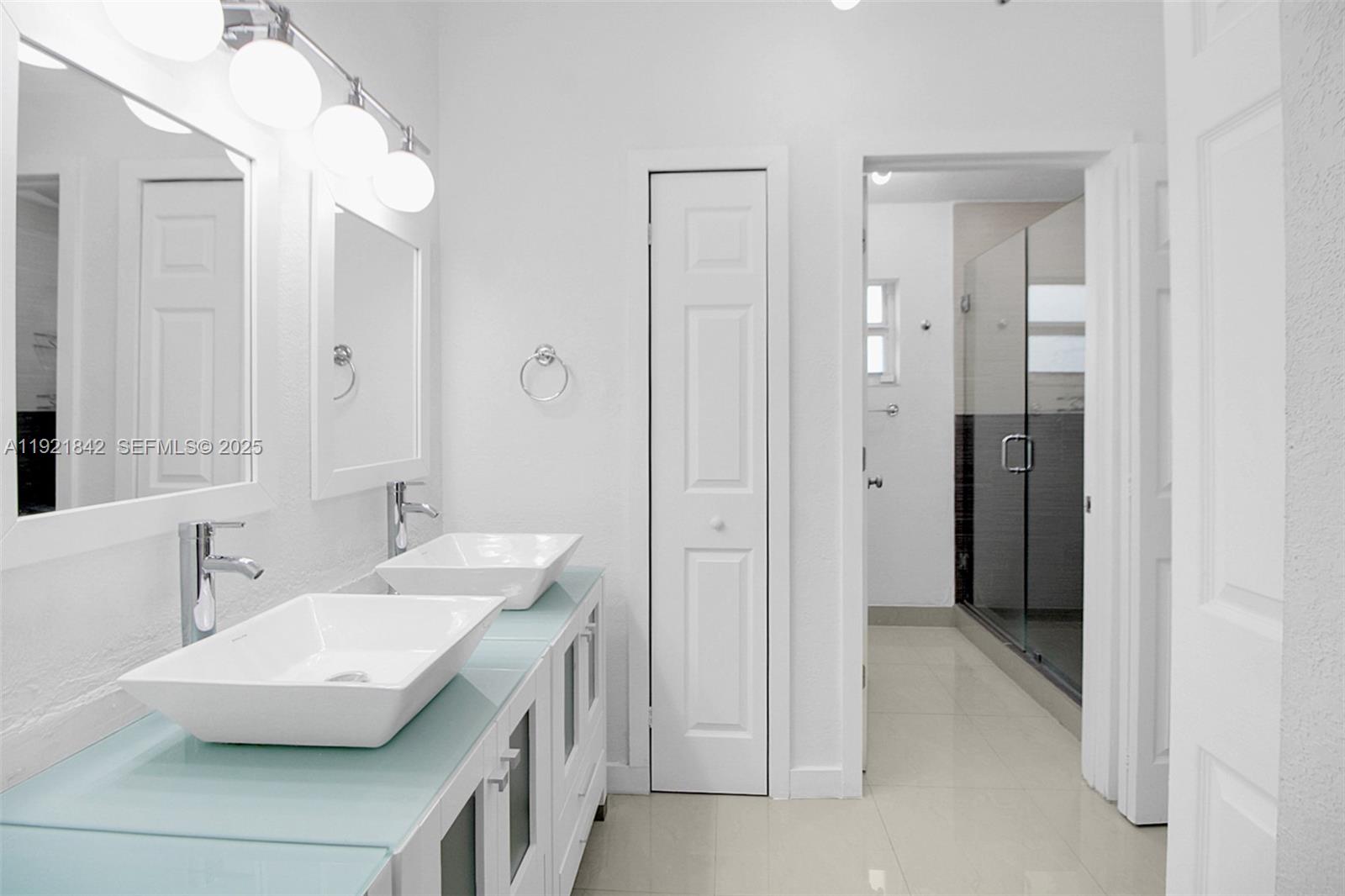 15251 Southwest 56th Terrace Miami, FL 33193 - Photo 7 of 29 a bathroom with a sink a mirror and a bathtub