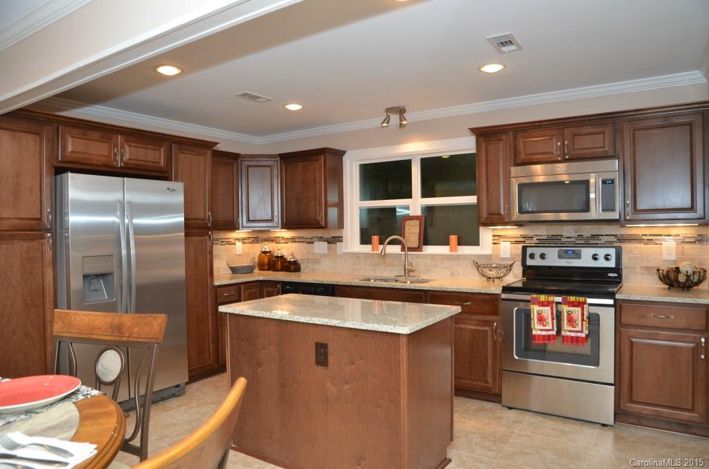 9004 Singingpine Road Charlotte, NC 28214 - Photo 5 of 17 Gallery Image 5