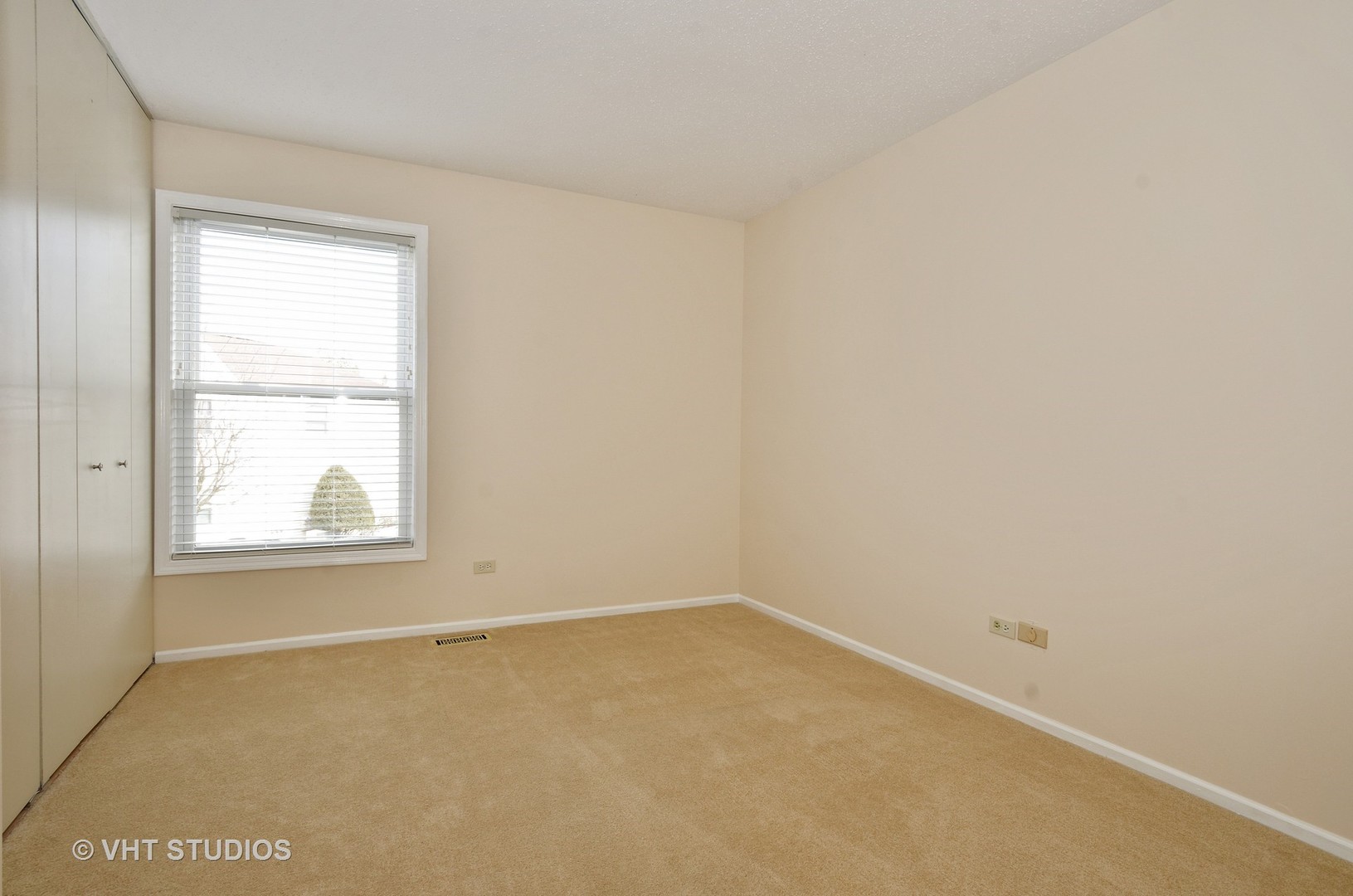 1048 Inverrary Lane, Unit 1048 Deerfield, IL 60015 - Photo 7 of 10