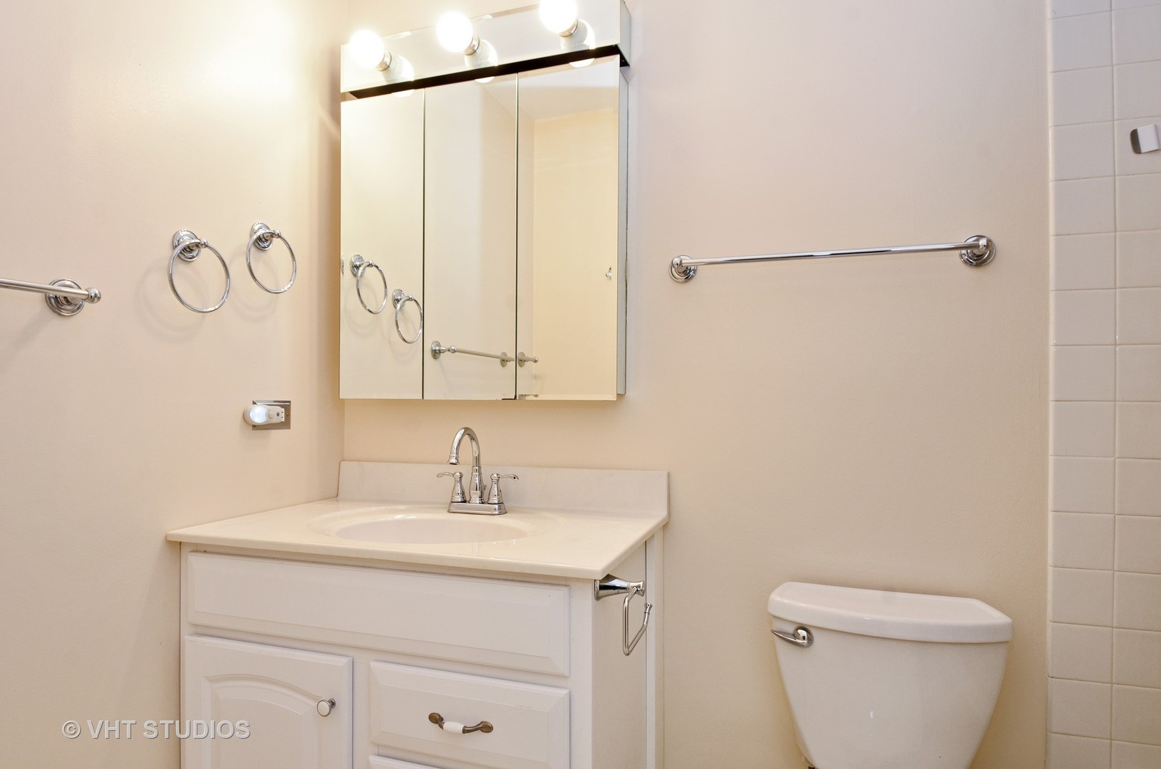 1048 Inverrary Lane, Unit 1048 Deerfield, IL 60015 - Photo 8 of 10