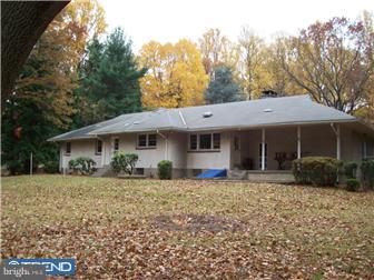 1955 Terwood Road Huntingdon Valley, PA 19006 - Photo 4 of 12 Exterior Back