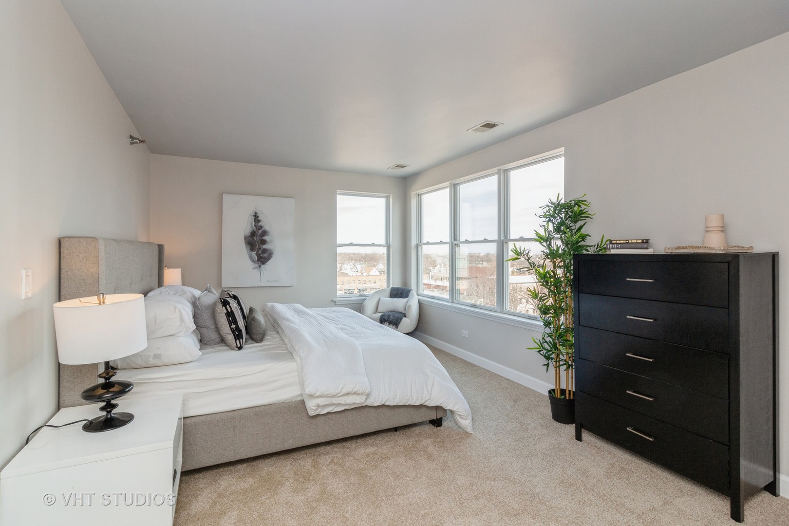 1830 Ridge Avenue, Unit 5C Evanston, IL 60201 - Photo 8 of 11 a bedroom with a bed and window