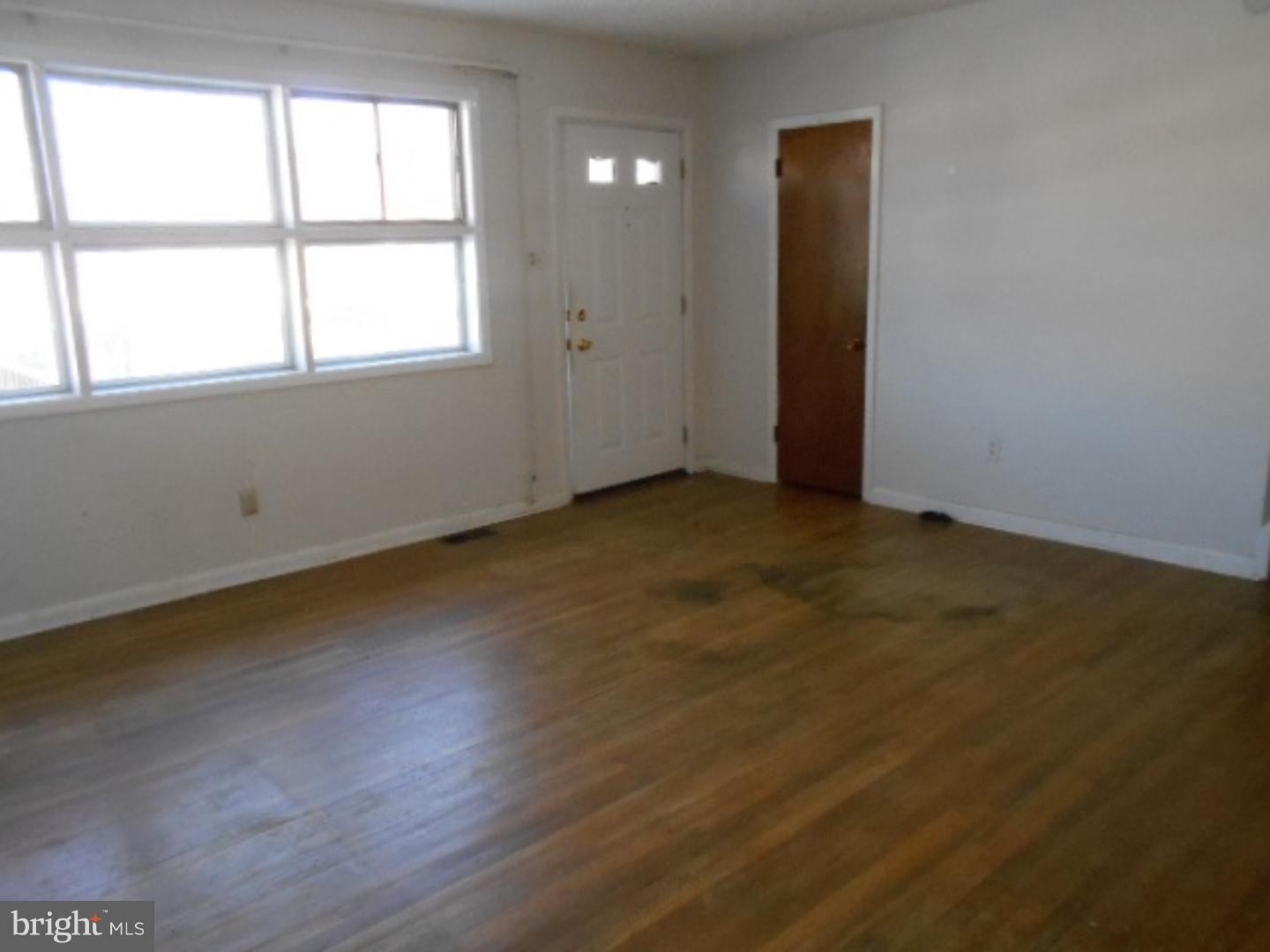 321 Summit Road Media, PA 19063 - Photo 2 of 15 Living Room