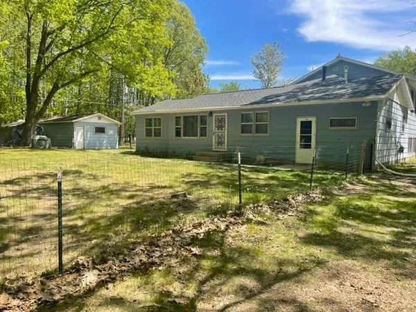 $275,000 | 2601 2nd Avenue West, Gladstone, MI 49837