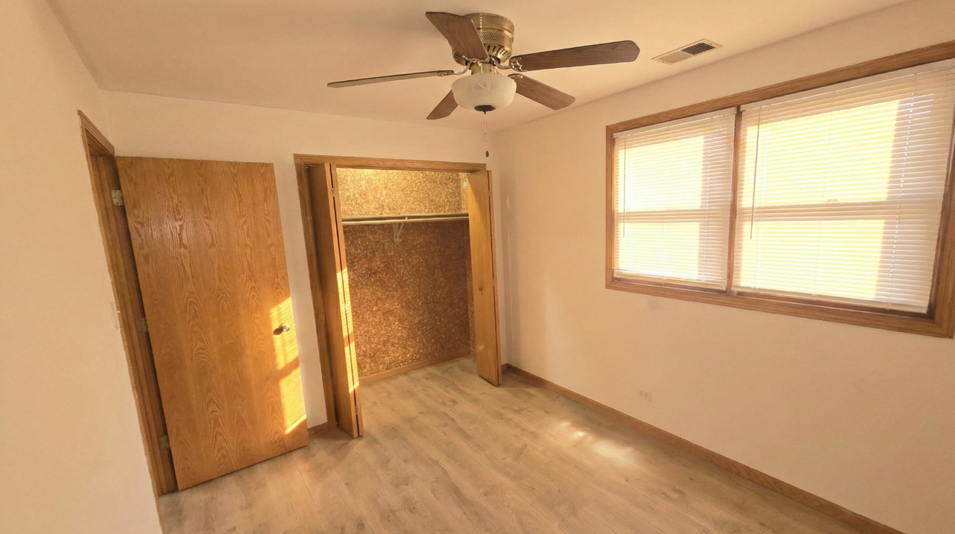 445 West 37th Street, Unit 1 Chicago, IL 60609 - Photo 10 of 13 wooden floor in an empty room with a window