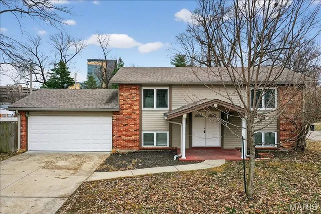 $309,900 | 1704 Marsha Drive, Maryland Heights, MO 63043