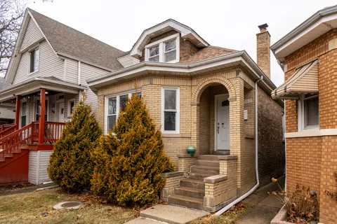 $575,000 | 5052 West Berenice Avenue, Chicago, IL 60641