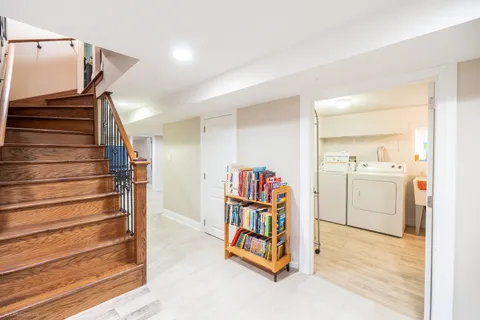 $575,000 | 5052 West Berenice Avenue, Chicago, IL 60641