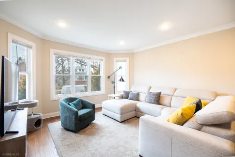 $575,000 | 5052 West Berenice Avenue, Chicago, IL 60641