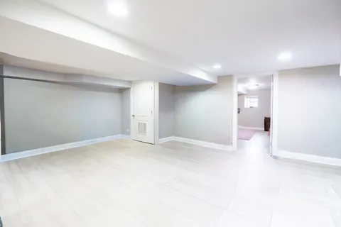 $575,000 | 5052 West Berenice Avenue, Chicago, IL 60641