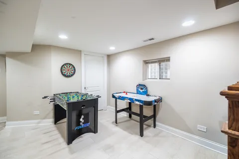 $575,000 | 5052 West Berenice Avenue, Chicago, IL 60641