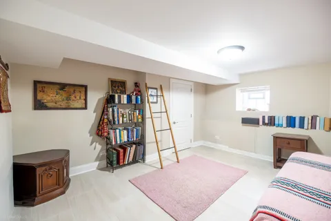 $575,000 | 5052 West Berenice Avenue, Chicago, IL 60641