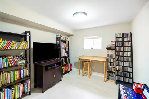 $575,000 | 5052 West Berenice Avenue, Chicago, IL 60641