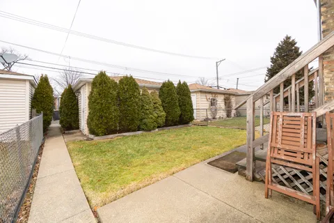 $575,000 | 5052 West Berenice Avenue, Chicago, IL 60641