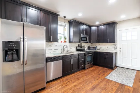 $575,000 | 5052 West Berenice Avenue, Chicago, IL 60641