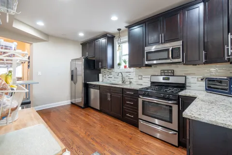 $575,000 | 5052 West Berenice Avenue, Chicago, IL 60641