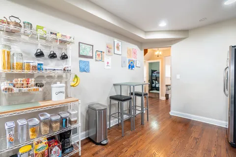 $575,000 | 5052 West Berenice Avenue, Chicago, IL 60641