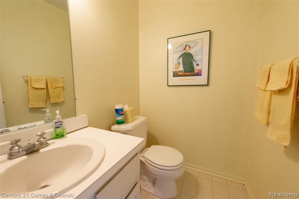 3453 Crooks Road, Unit 21 Royal Oak, MI 48073 - Photo 9 of 24
