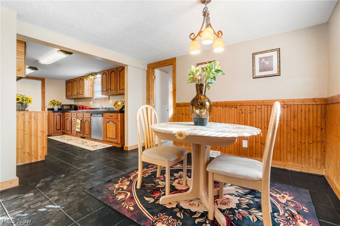 368 Jarvis Road Akron, OH 44319 - Photo 11 of 32