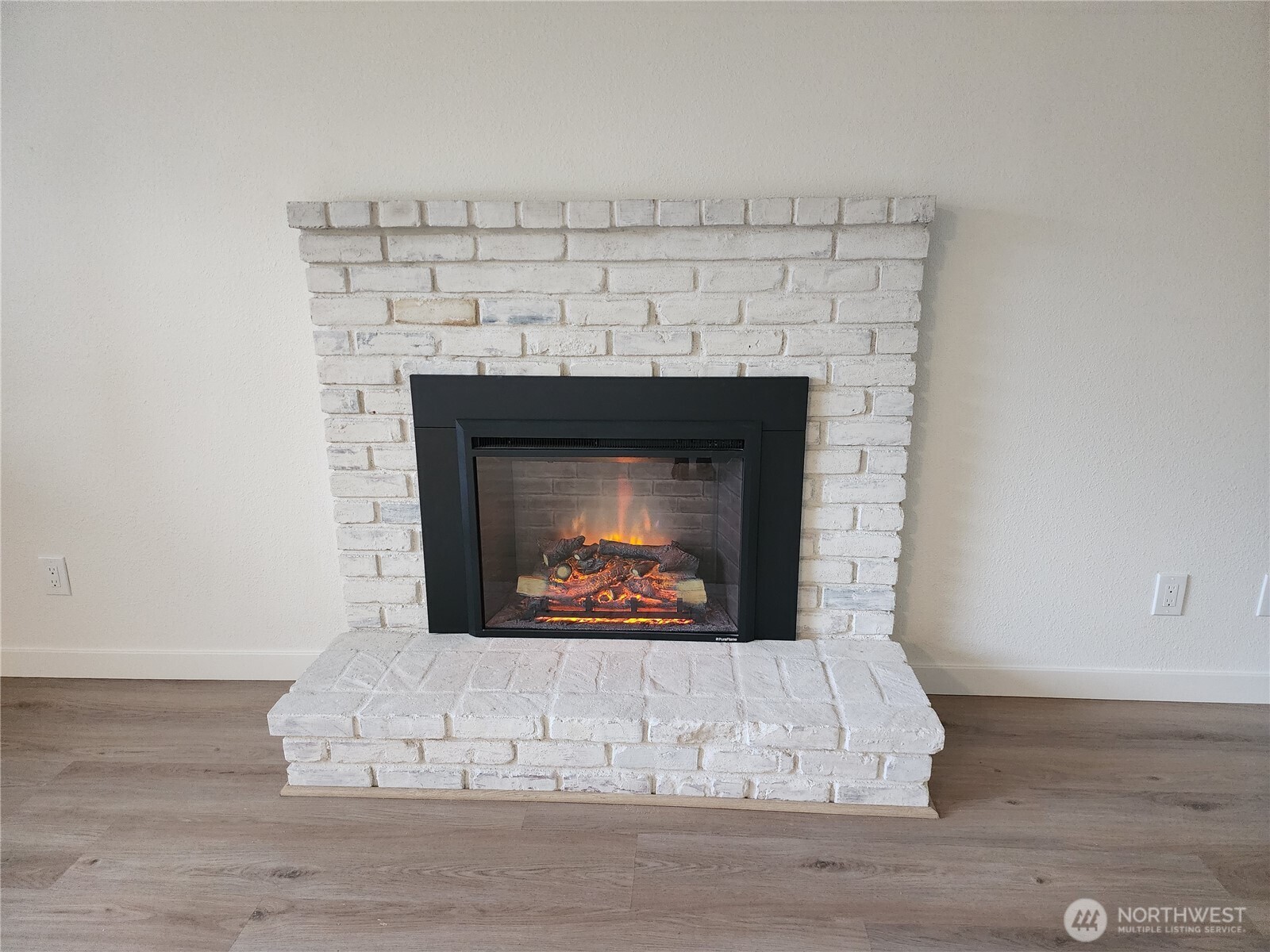 103 Kraft Road Longview, WA 98632 - Photo 3 of 19 a white fireplace