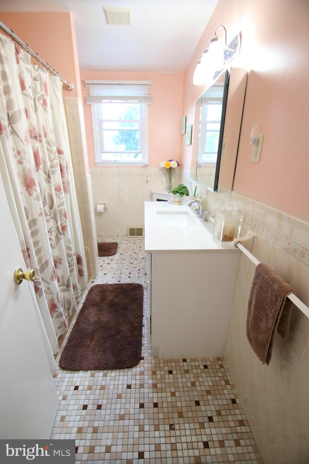 64 Dawn Road Levittown, PA 19056 - Photo 8 of 21 Gallery Image 8
