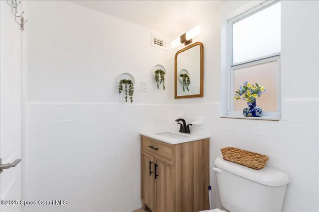 $2,495 | 3550 South Atlantic Avenue, Unit 5, Cocoa Beach, FL 32931