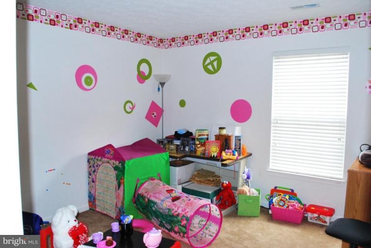 712 Tinker Road Middle River, MD 21220 - Photo 22 of 26 11x11 Middle Bedroom