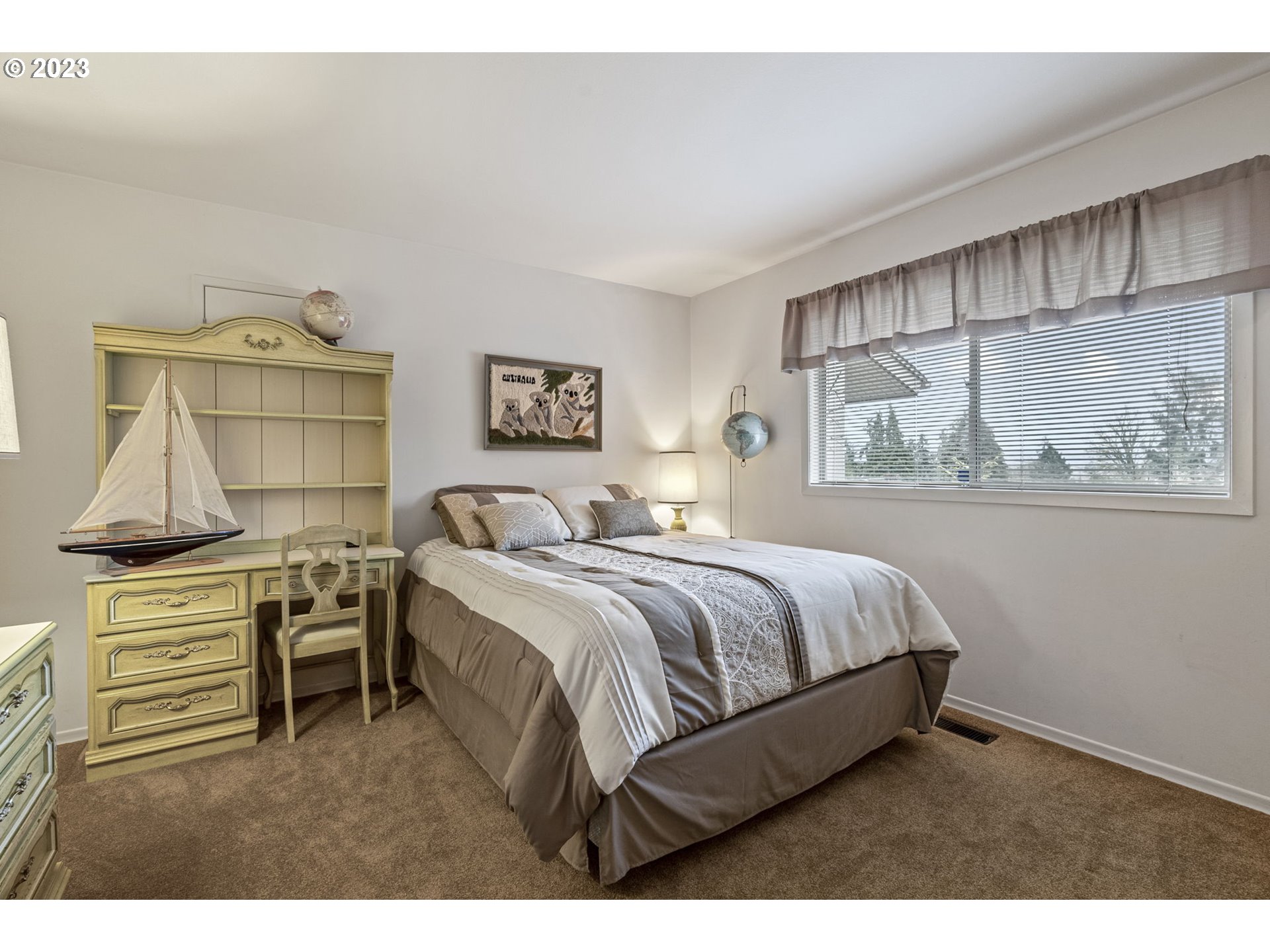 2217 Cascade Way Longview, WA 98632 - Photo 19 of 32 a bedroom with a bed and a painting on the wall